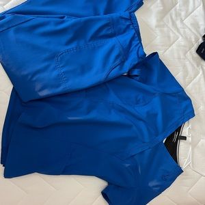 Elle scrubs all size medium.